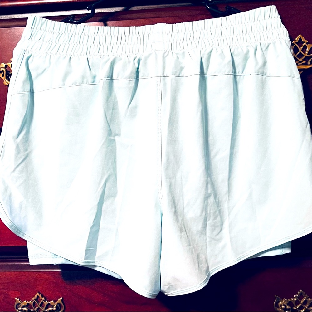 running shorts with hidden pocket on each side and drawstring  that pulls up